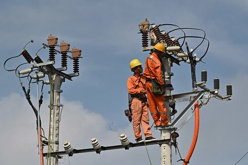 Gạo cứu đói cho dân - doanh nghiệp không mua điện của EVN | Vietnam Fraternité