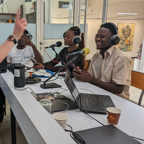 À table! : Les petits gestes qui remplissent d'amour -Extrait | Radio activite