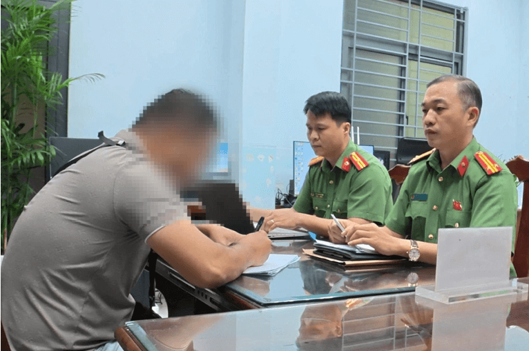 Đảng cộng sản, qua Bộ Công an, ra tay xiết chặt xã hội Việt Nam | Vietnam Fraternité