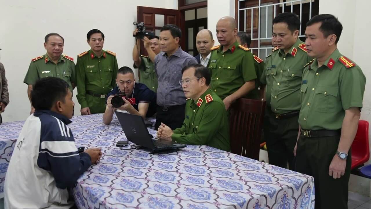 Lần đầu tiên 2 Thượng tướng CA trực tiếp hỏi cung các tên cướp ngân hàng VCB!