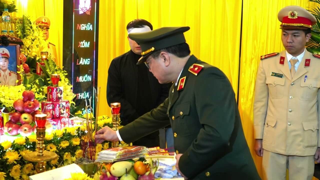 Người dân nói về Công an chặn xe giữa đường! Hình ảnh xấu xí hay đúng Quy trình?