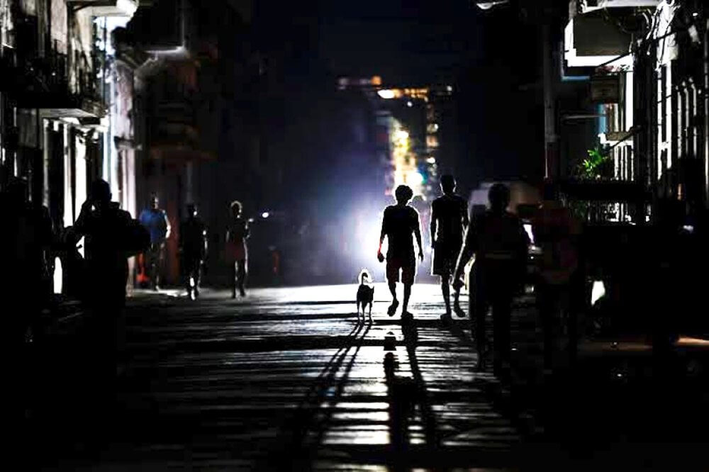 Điểm báo Pháp - Cuba "kháng cự" như thời Liên Xô sụp đổ | Vietnam Fraternité