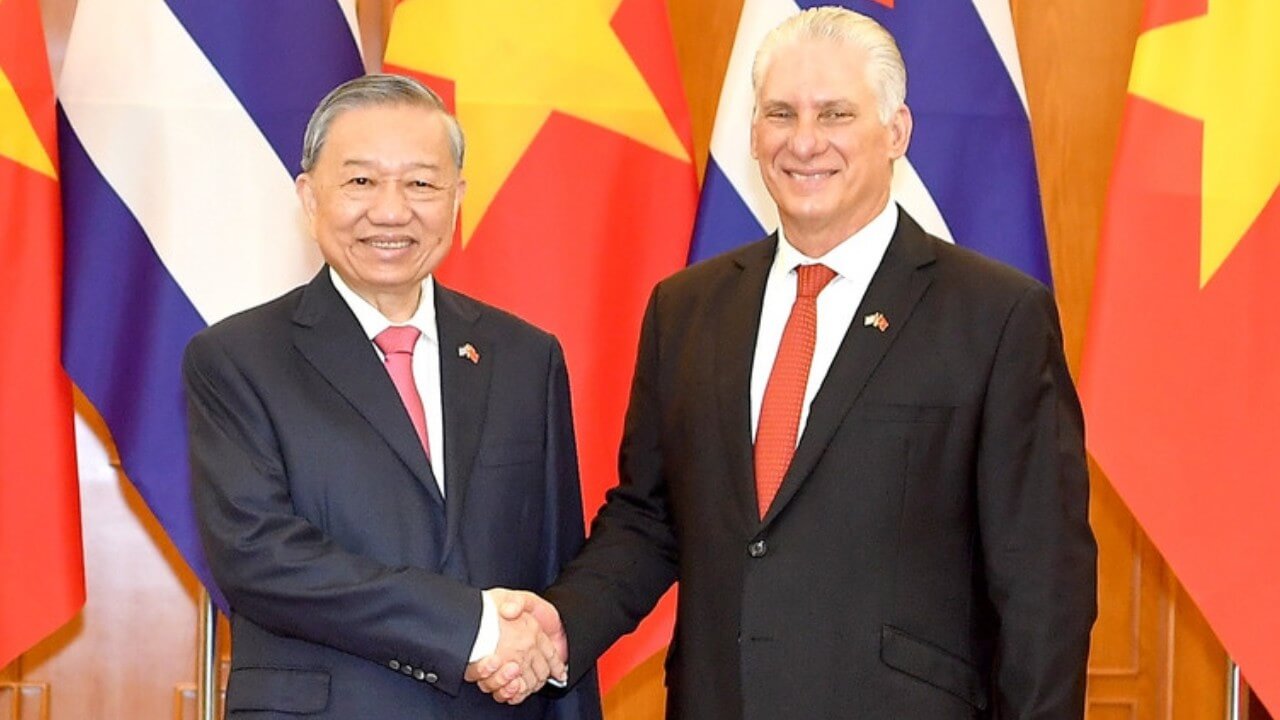 Mỹ bóp nghẹt Cuba, Việt Nam lại ra tay giúp đỡ! giúp thế nào tốt? quất thật mạnh!