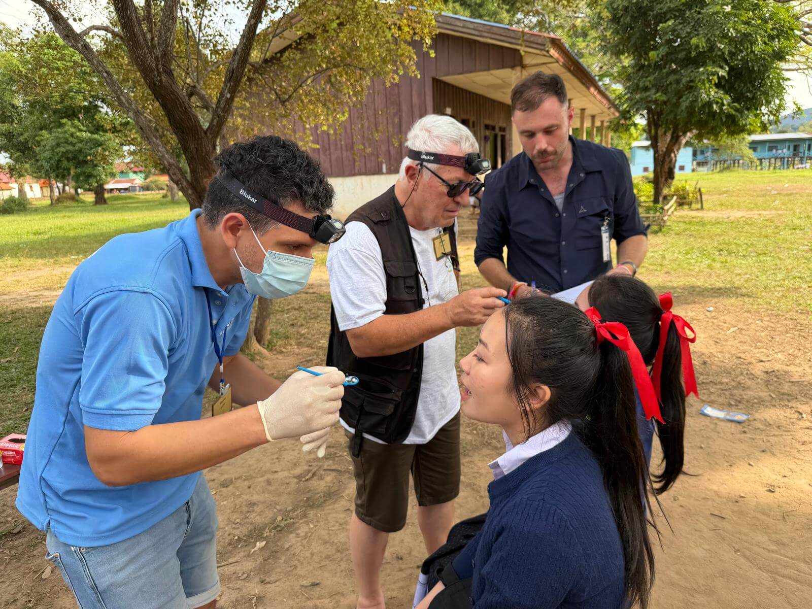 Laos- Mission médicale dans le district de Boualapha 🩺 | Sourires d'Enfants