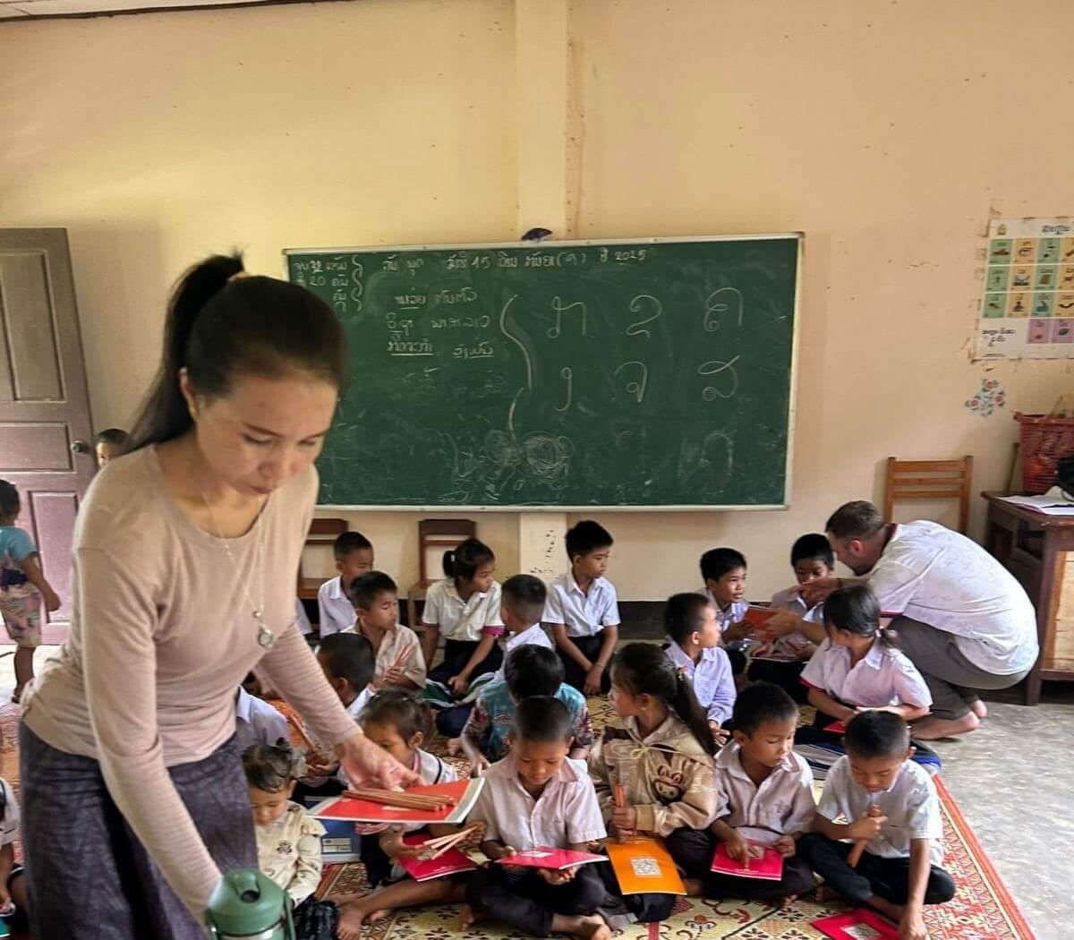 Laos - campagnes de sensibilisation 🧼 🍚🚰 | Sourires d'Enfants
