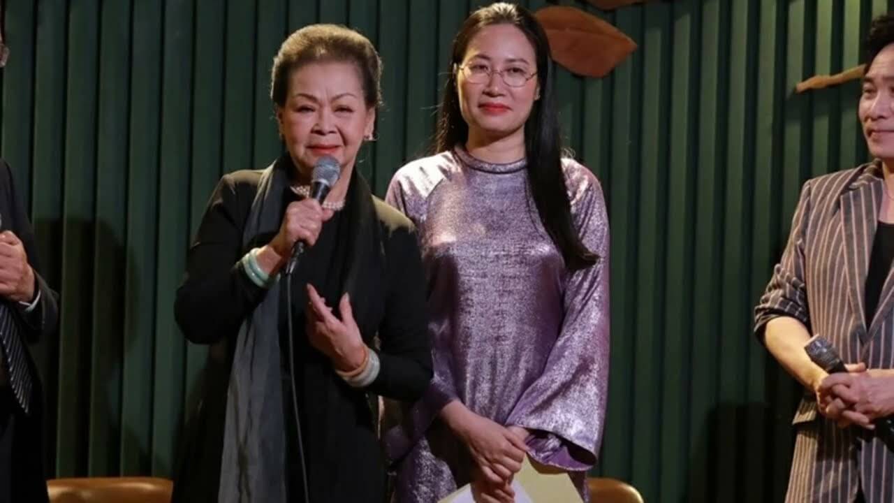 Bất ngờ lí do ca sĩ Khánh Ly hay trở về Hà Nội : bà đã tìm ra bố đẻ của mình!
