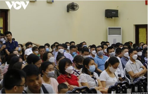 Phụ huynh ‘gồng mình’ trước các khoản phí mùa tựu trường | Vietnam Fraternité