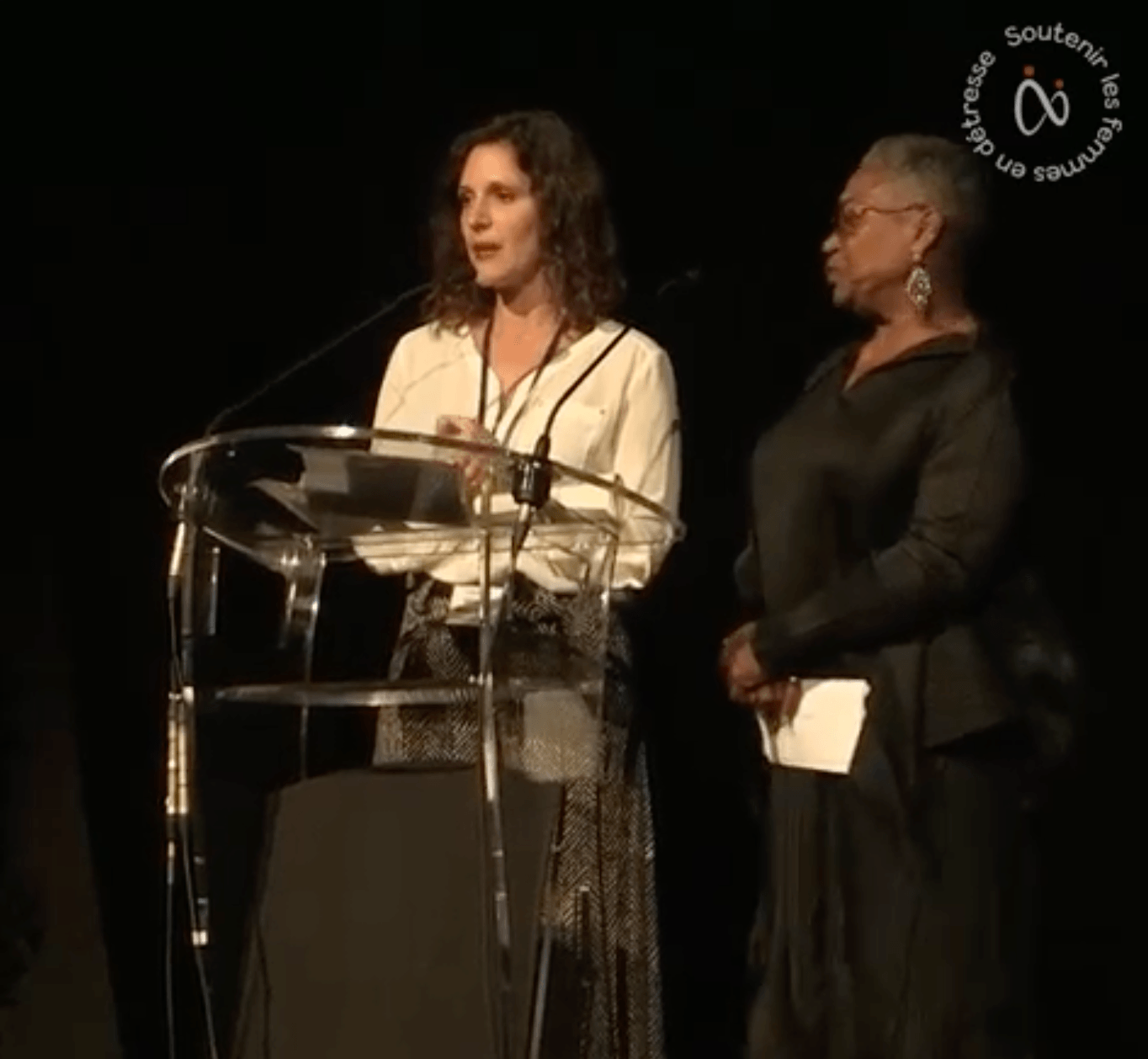 UNE VOIX POUR ELLES  reçoit le prix "Espoir de DAPAT" | Une Voix Pour Elles