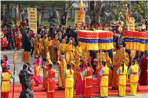 Bộ Tài chính muốn thu "tiền công đức" – bàn thêm về tài sản các tôn giáo | Vietnam Fraternité