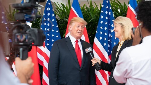 Lục đục giữa Tổng thống Donald Trump và dư luận Mỹ | Vietnam Fraternité