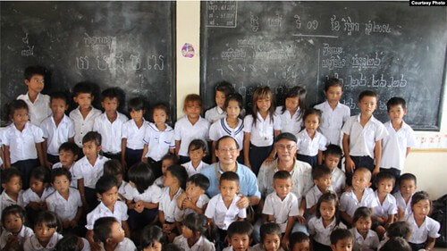 Quà gì cho trẻ ‘vô tổ quốc’ ? | Vietnam Fraternité