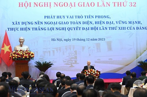 Sự vênh nhau giữa các vị lãnh đạo ở Hội nghị Ngoại giao 32 | Vietnam Fraternité