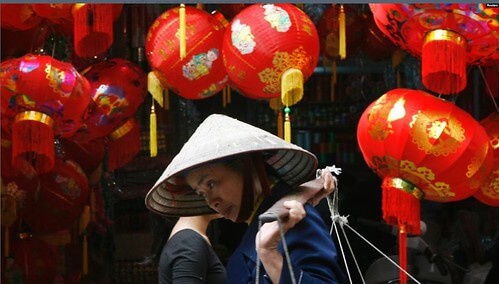 Tết khó khăn, nhiều gia đình gồng mình với các khoản chi | Vietnam Fraternité