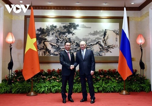 Cuộc đua vào chức Tổng bí thư Đảng vẫn chưa ngã ngũ | Vietnam Fraternité