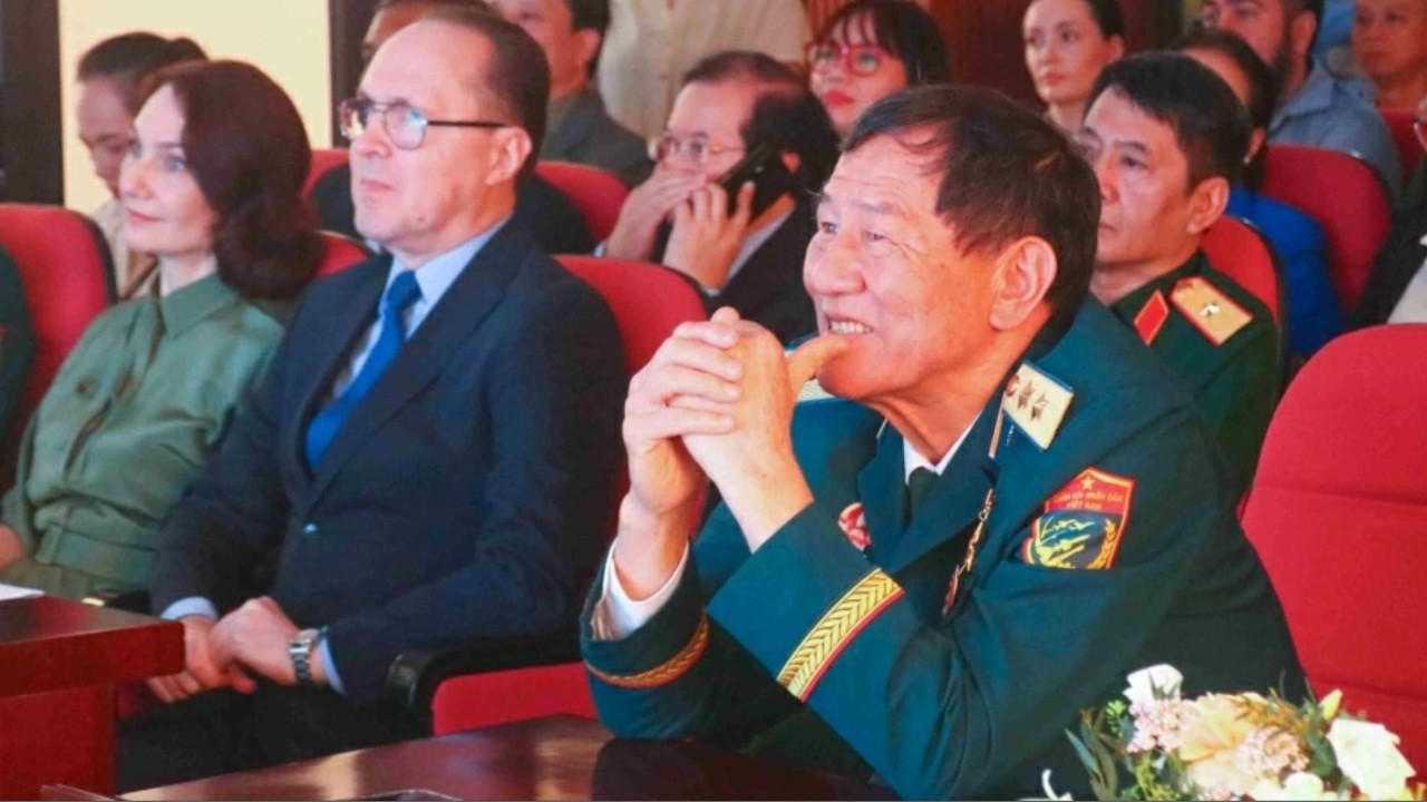 Nga bất ngờ gửi thông điệp nhắc nhở Việt Nam! Phạm Nhật Vượng hãy suy nghĩ lại đi!