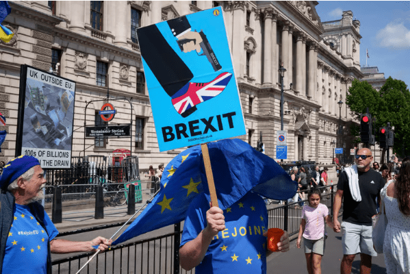 Trump đang đẩy nhanh sự trở lại Liên Âu của Anh | Vietnam Fraternité