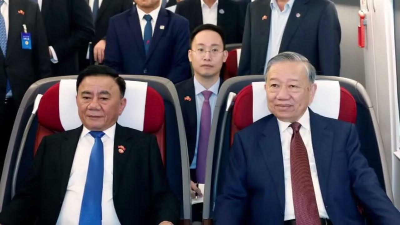 Trưởng đảng, phó đảng đi tàu Trung Quốc, báo chí TQ rất tự hào!
