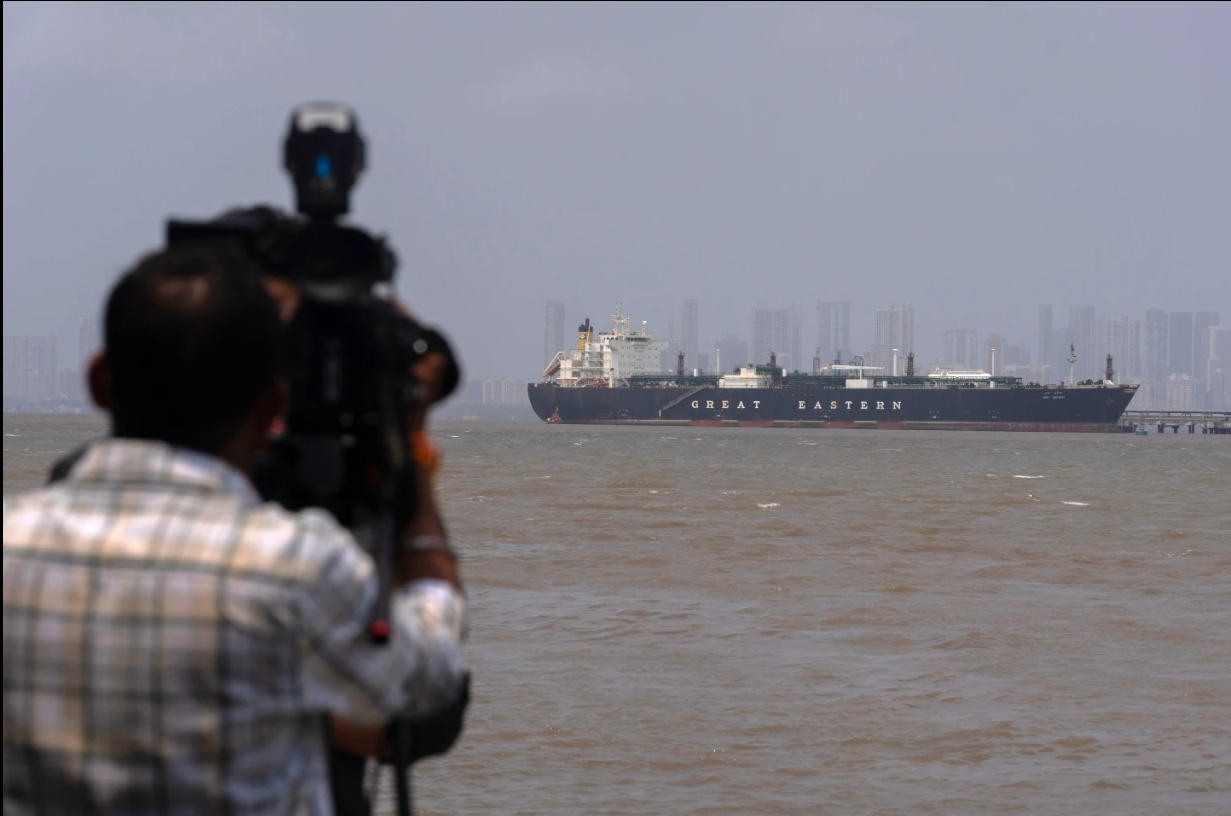 Điểm báo Pháp - Iran thu phí qua eo biển Hormuz | Vietnam Fraternité