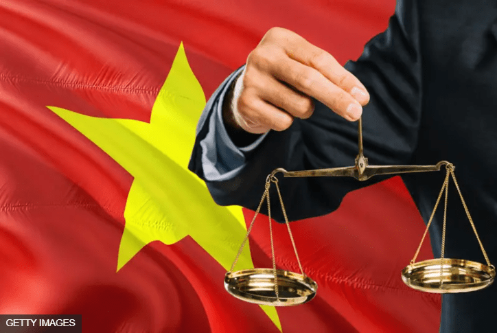 Trao quyền tước giấy phép cho chủ tịch xã : áp lực dồn lên giới luật sư | Vietnam Fraternité