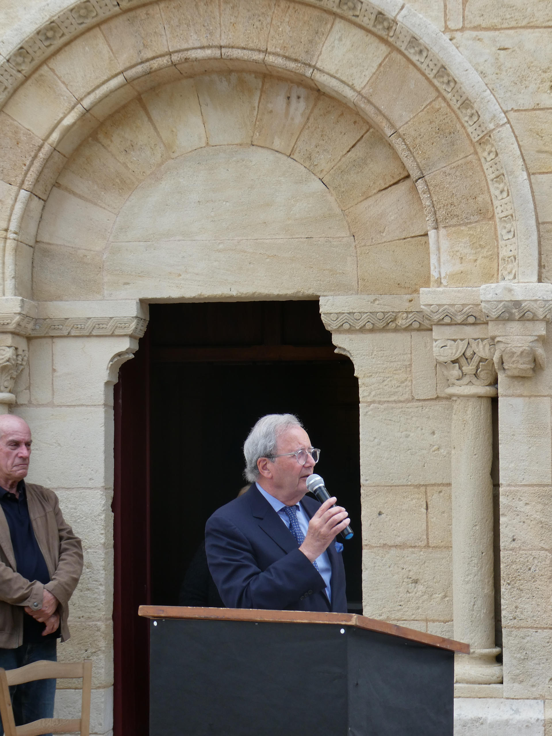 Michel Dufranc maire | Association des Amis de l'Eglise Saint Jean d'Etampes de La Brède