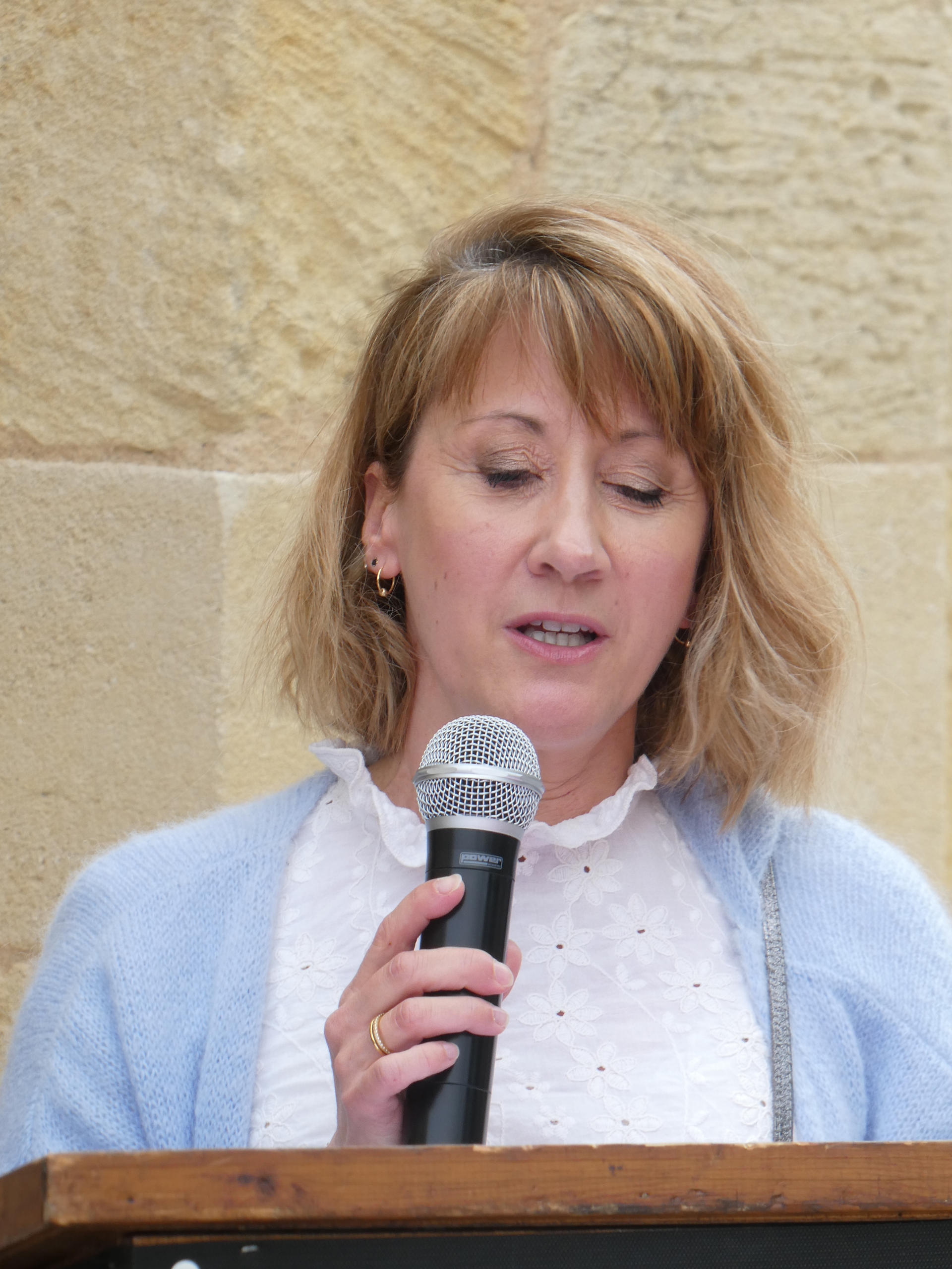 Agnès Barroso restauratrice de l'Apostolado | Association des Amis de l'Eglise Saint Jean d'Etampes de La Brède