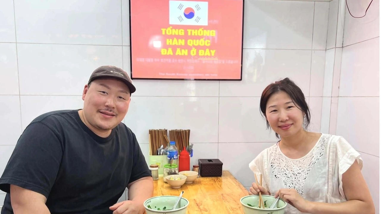 Quán phở Tổng thống Hàn Quốc ngồi ăn giờ làm ăn ra sao? Không thể tưởng tượng!