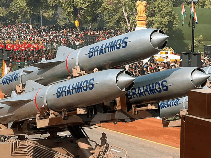 Việt Nam có thể bàn mua tên lửa chống hạm siêu thanh BrahMos từ Ấn Độ | Vietnam Fraternité