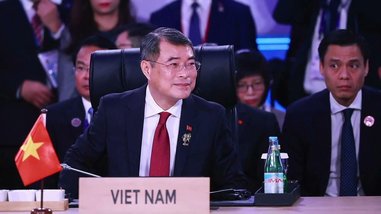 Chuyến xuất ngoại đầu tiên của TT Lê Minh Hưng gây bất ngờ lớn! Xóa bỏ lãng phí!