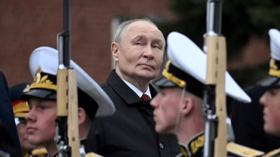 Điểm tuần báo Pháp - Cuộc duyệt binh ảm đạm như tương lai Putin | Vietnam Fraternité