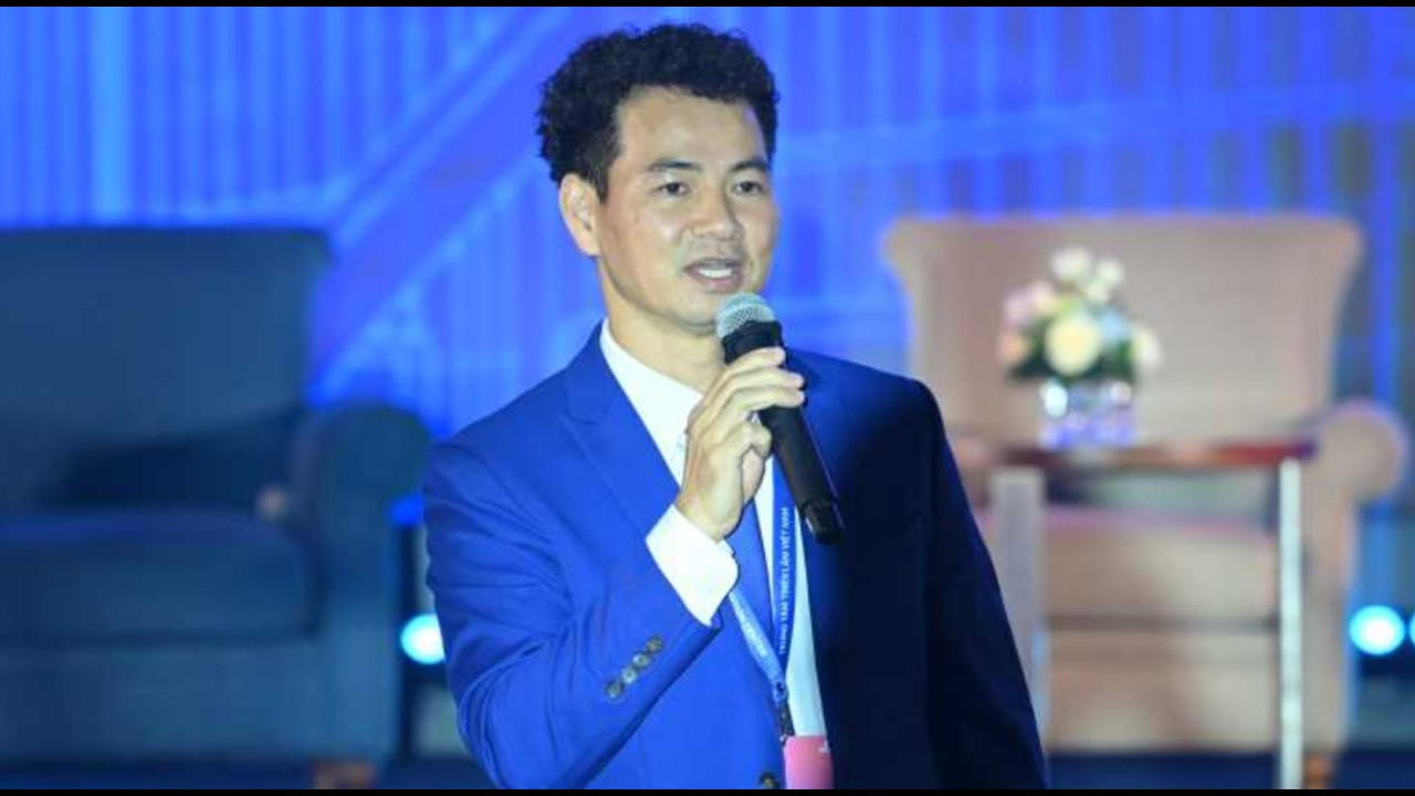 Tự hào quá! Chính phủ mất Hùng nổ thì lại có ngay Xuân Bắc nổ: Nổ tung nóc Nhà hát!