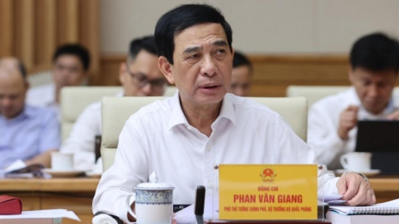 Giải mã biểu cảm kì lạ của ĐT Phan Văn Giang trong các cuộc họp Chính phủ! Vai trò gì?