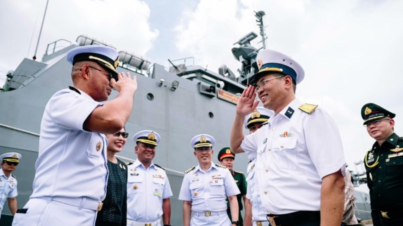 Tàu chiến Thái Lan tự tin tiến vào cảng Nhà Rồng làm lễ kỷ niệm ngày sinh Bác Hồ!