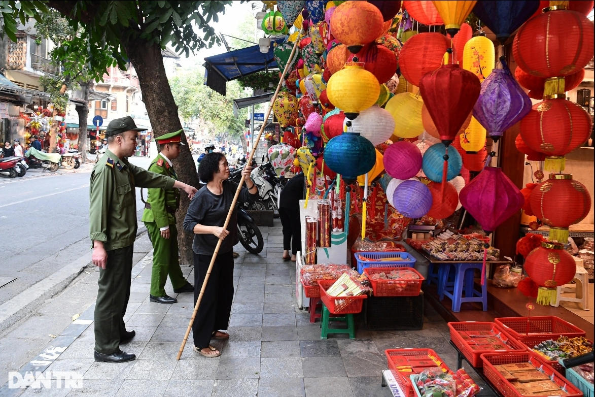Chiến dịch vỉa hè và giãn dân Hà Nội chỉ nhằm phục vụ nhóm lợi ích bất động sản | Vietnam Fraternité