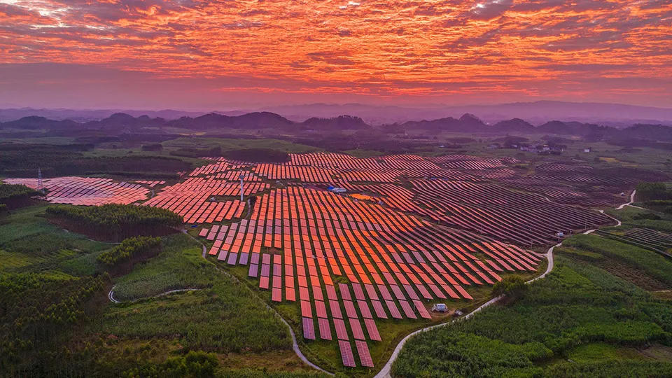 Ngành công nghiệp tấm pin năng lượng mặt trời của Trung Quốc lâm vào bất ổn | Vietnam Fraternité