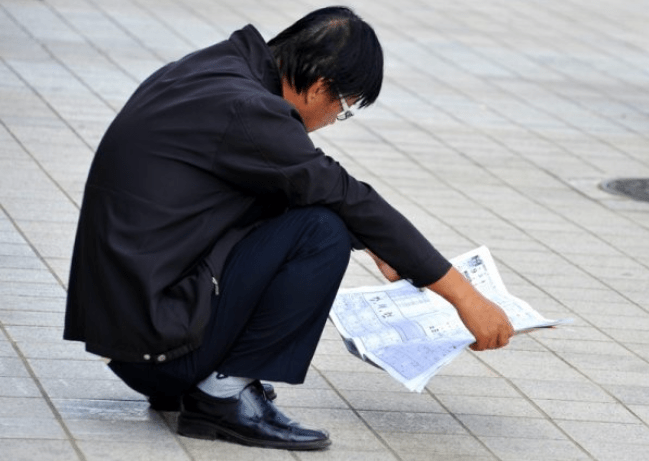'Tuyệt kĩ ngồi xổm Châu Á' có lợi gì cho sức khỏe chúng ta ? | Vietnam Fraternité