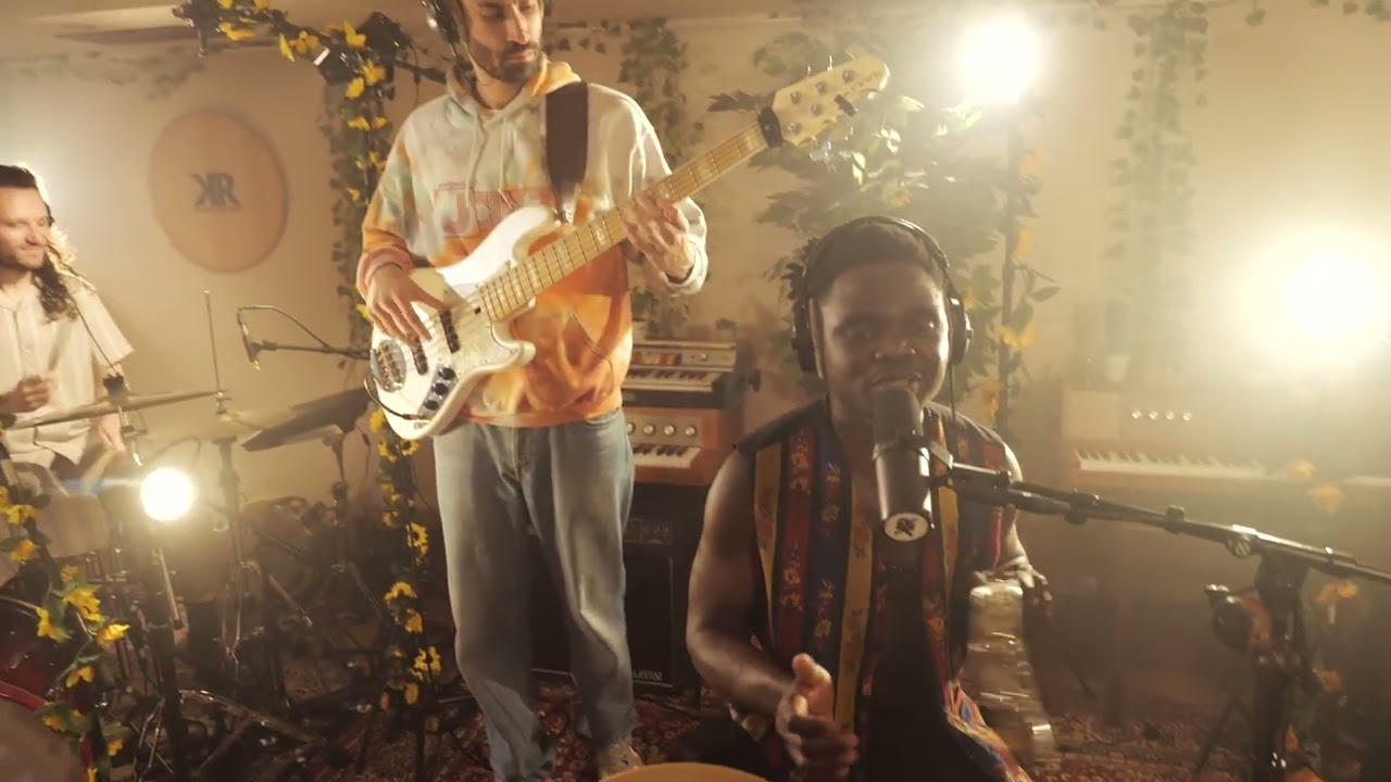 Fabe Beaurel Bambi & Élikia – SALA SALA | Live Session @krispyrecords | Casamoyo