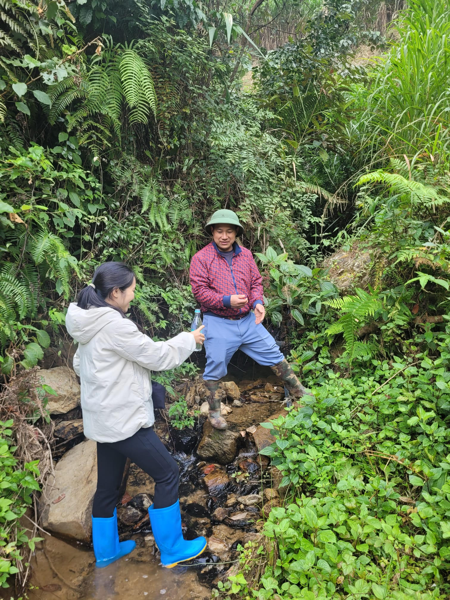 recherche source d'eau 2 | Sourires d'Enfants