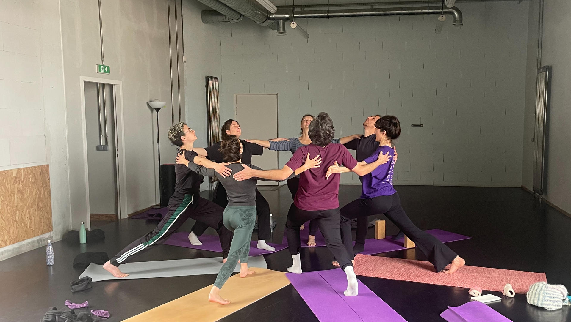 TRAINING - Tadasana : la posture de la montagne | La Réplique