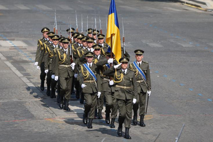 Điểm báo Pháp - Quốc khánh Pháp 14/07 mang màu cờ Ukraine | Vietnam Fraternité