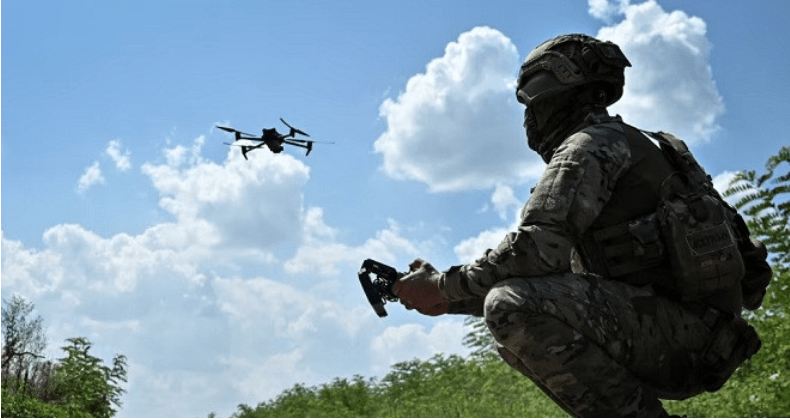 Drone Ukraine đánh sâu, phơi bày lỗ hổng phòng không Nga | Vietnam Fraternité