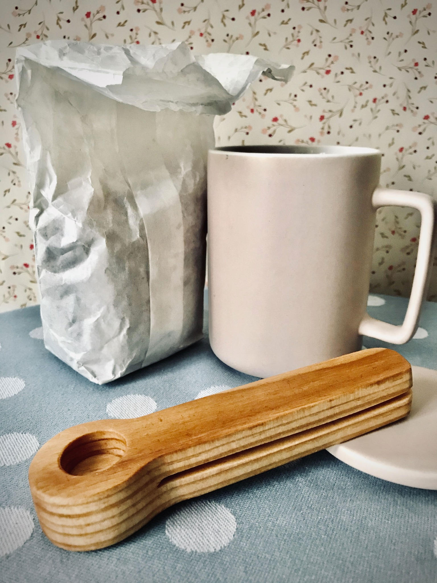 Boîte en bois brodée