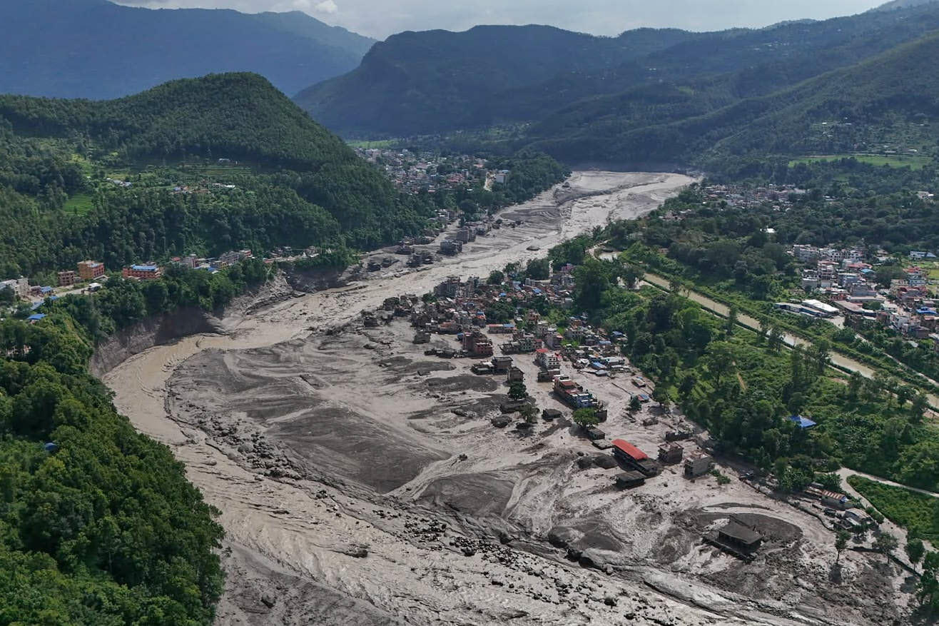 Sóng thần băng đá Himalaya ập xuống Nepal gây tang thương và chết chóc | Vietnam Fraternité