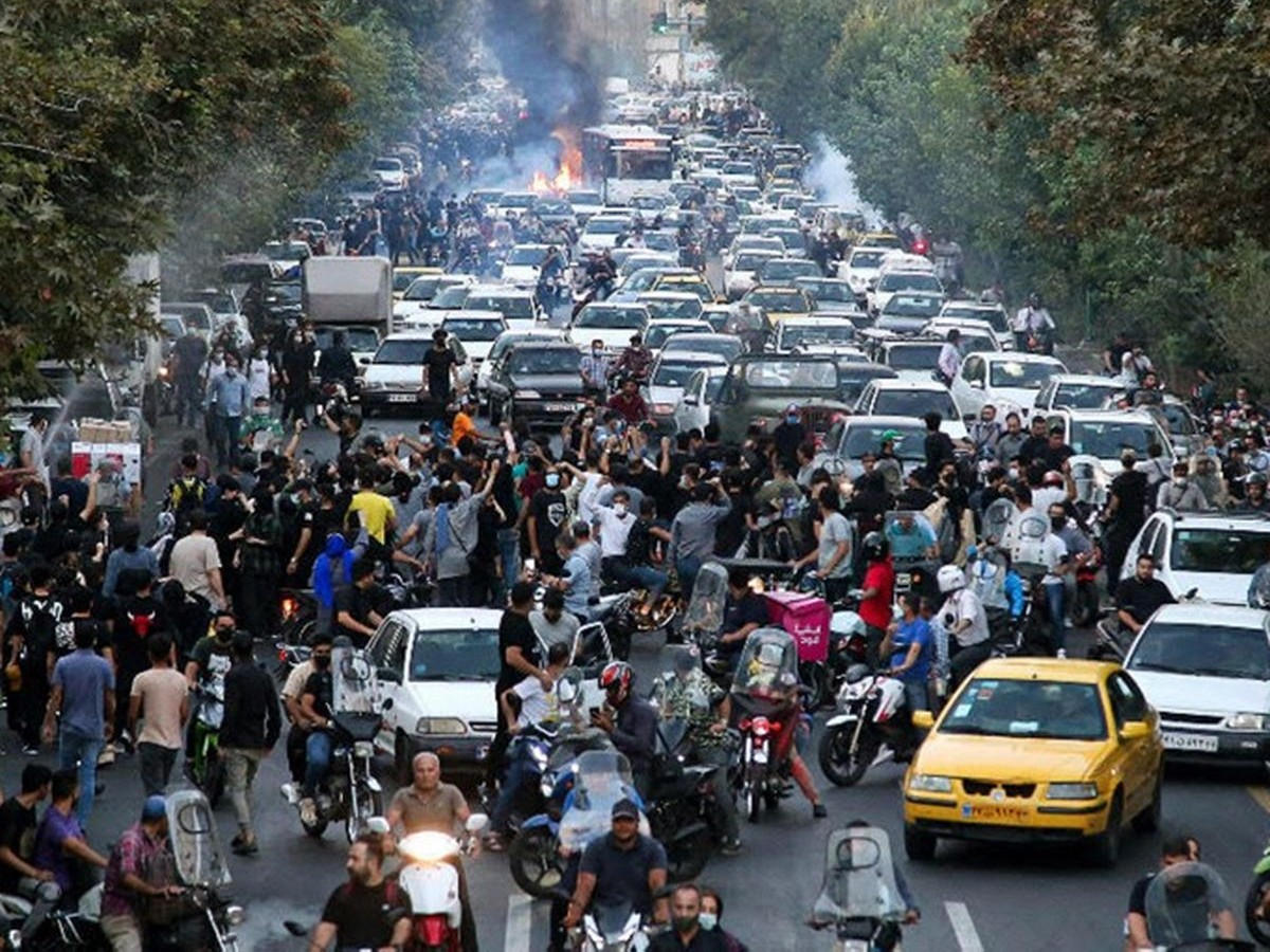 Điểm tuần báo Pháp – Lợi dụng chiến tranh, Iran kềm kẹp người dân | Vietnam Fraternité