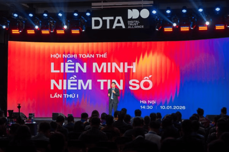 Bộ Công an xây dựng và dẫn dắt niềm tin trên không gian mạng | Vietnam Fraternité