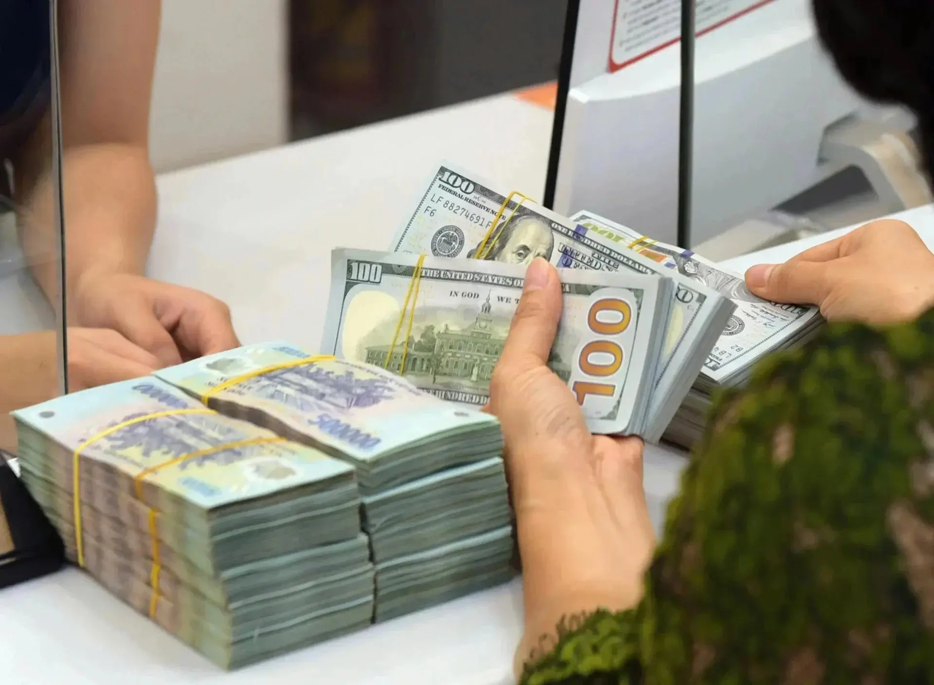 Ờ thì vay nhưng trả ra sao ? Không thành công thì thành… gì ? | Vietnam Fraternité