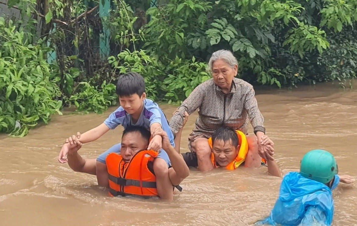 Chỉ mưa, ‘thế’ nước mới… lên ! | Vietnam Fraternité
