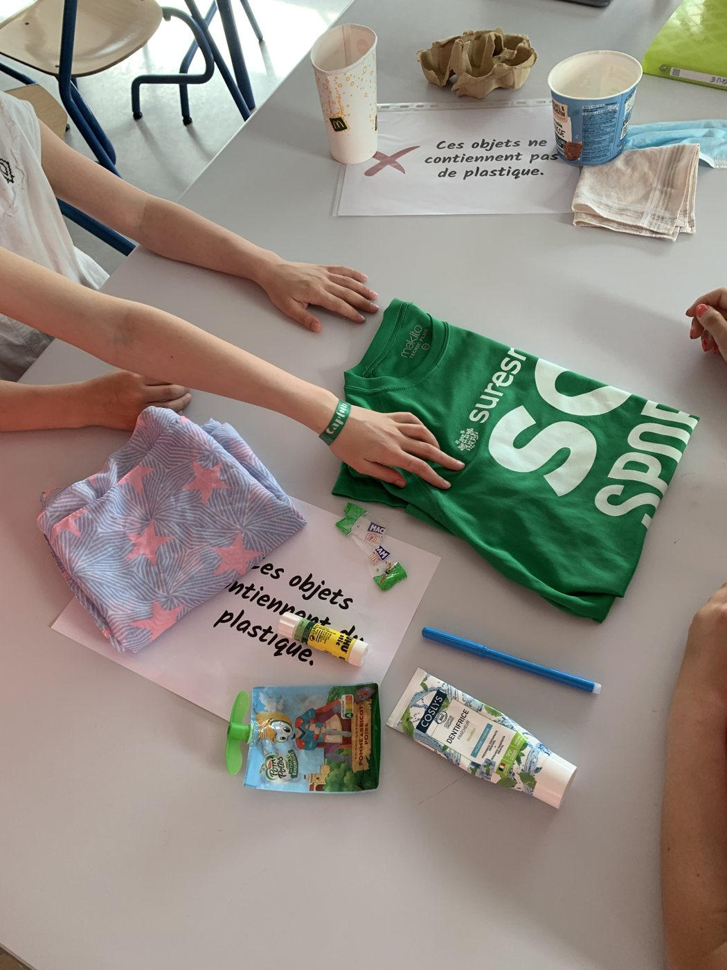 Objets triés par les élèves pour débusquer le plastique