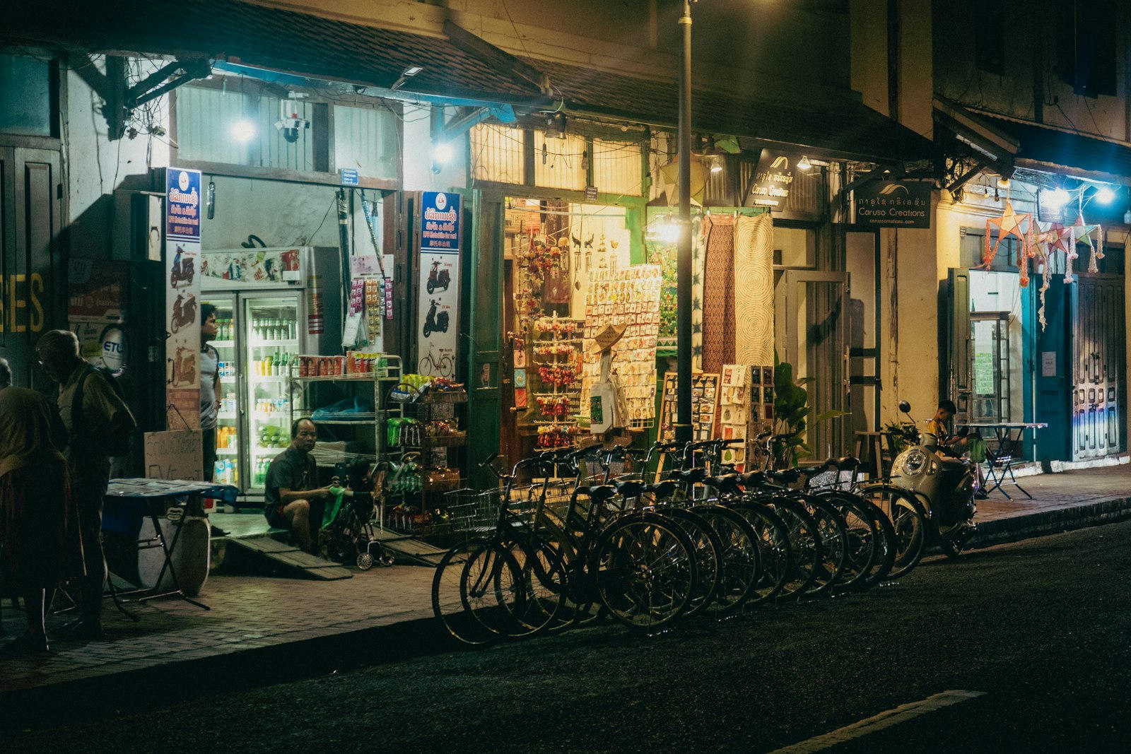 Le marché de nuit de Luang Prabang, à côté de la poste