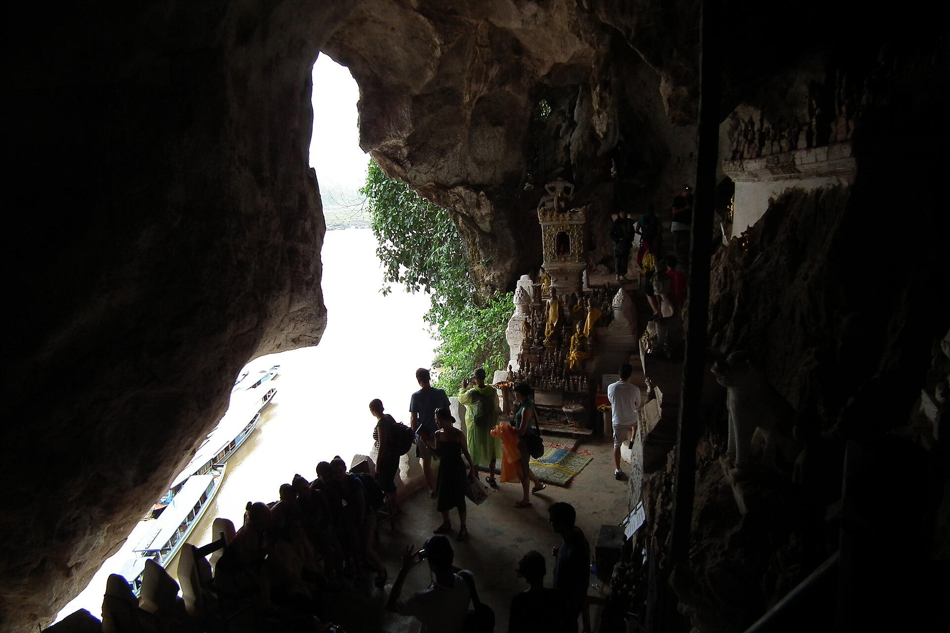 La grotte de Pak Ou et ses statues de Bouddha