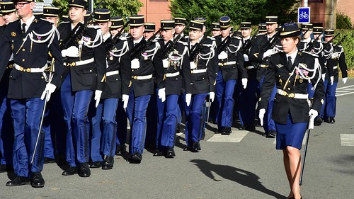 Đã đến lúc cần nhìn xuyên bộ đồng phục | Vietnam Fraternité